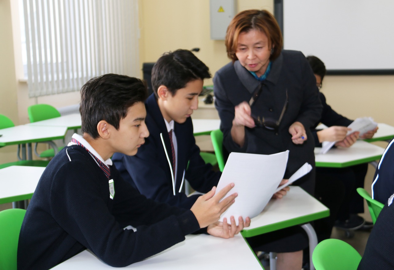 نازارباەۆ زياتكەرلىك مەكتەبىنىڭ مۇعالىمى «قازاقستاننىڭ ەڭبەك سىڭىرگەن ۇستازى» اتاعىنا يە بولدى