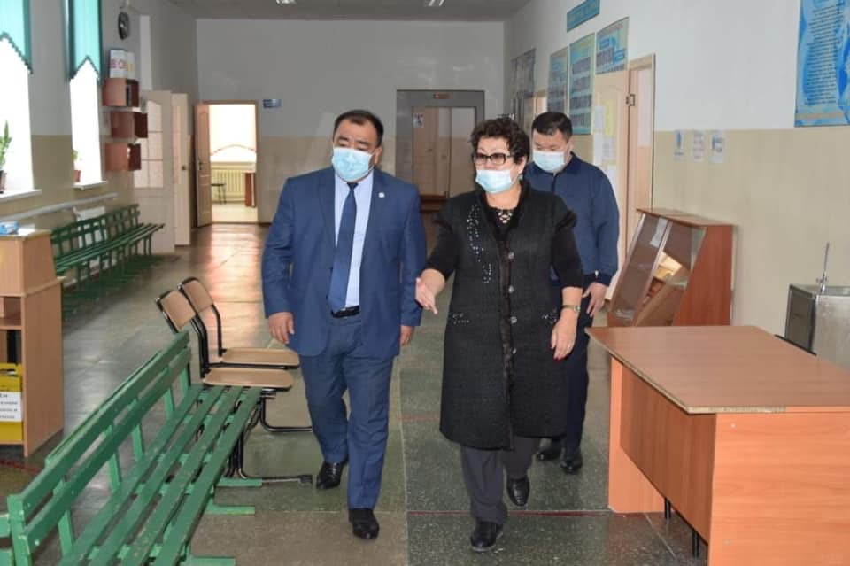 اقتوبەدەگى عاسىرمەن قۇرداس مەكتەپتەردىڭ جاي-كۇيى تالقىلاندى