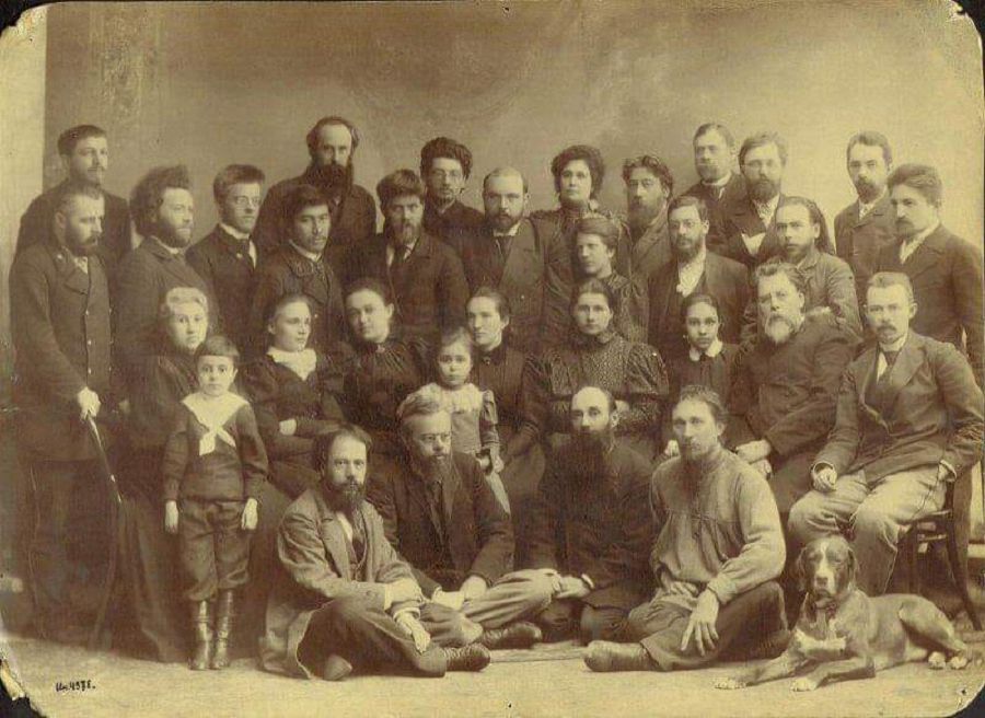 ەلدى ەلەڭ ەتكىزگەن ەكى سۋرەت