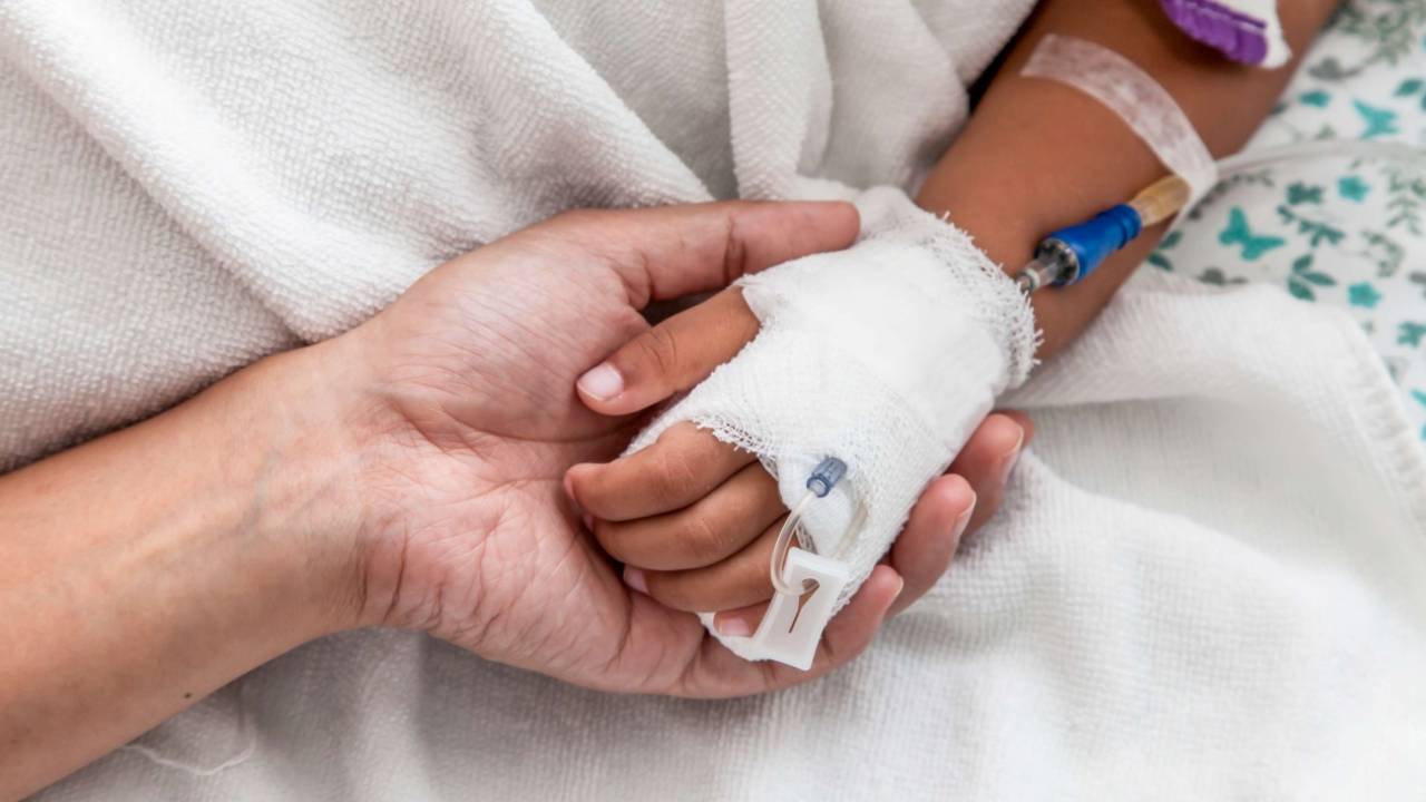 «بولشەكتەپ جينادىق»: جۇك كولىگى قاعىپ كەتكەن قىزدىڭ جاعدايى بەلگىلى بولدى