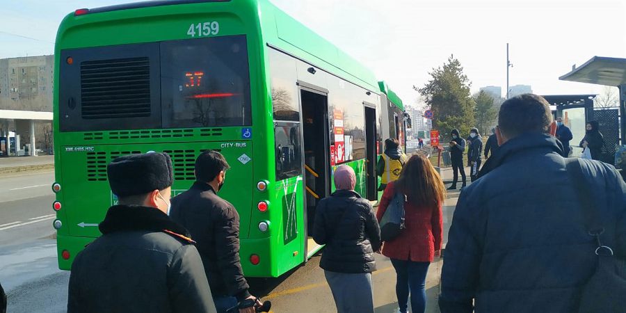 بەتپەردەسىز جولاۋشى (قوعامدىق كولىك جۇرگىزۋشىلەرى ماسكاسىز تۇرعىنداردى ءتۇسىرىپ كەتە الادى)