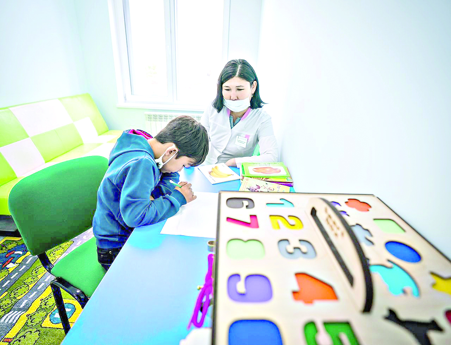 اۋتيست بالالار قالاي ءبىلىم الىپ ءجۇر؟