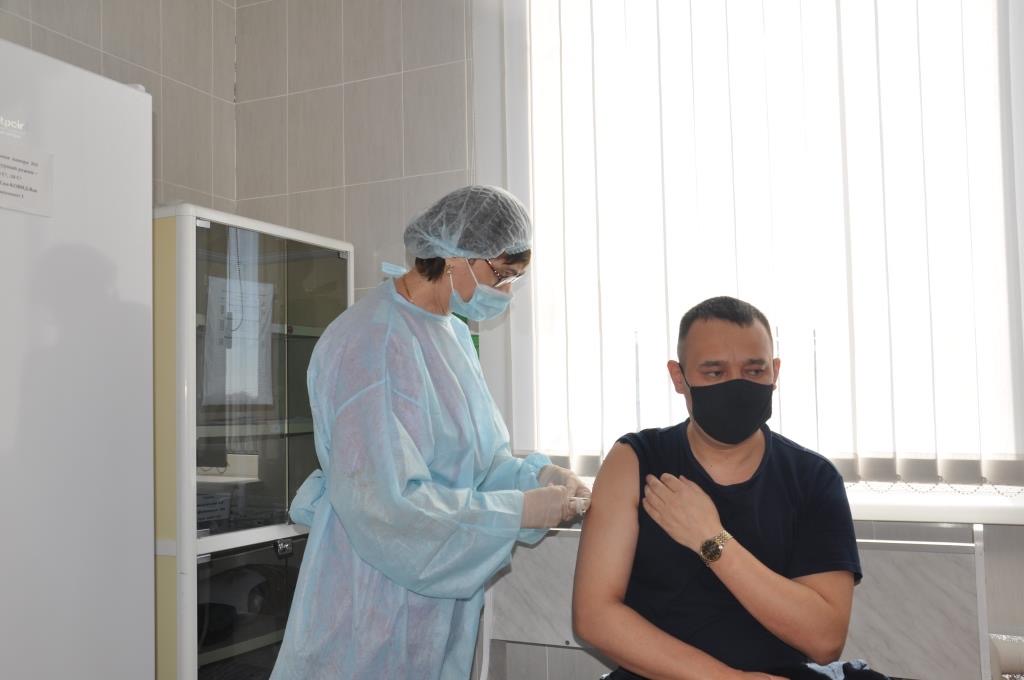 قوستانايلىق قۇتقارۋشىلار ۆاكتسينا سالدىردى  