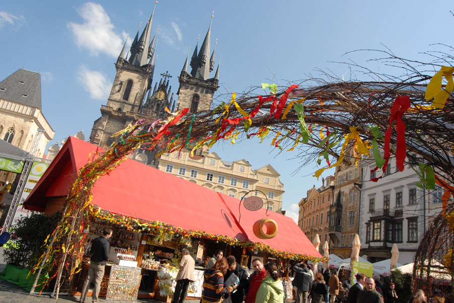 ەۋروپا پاسحانى ۇيدە تويلادى