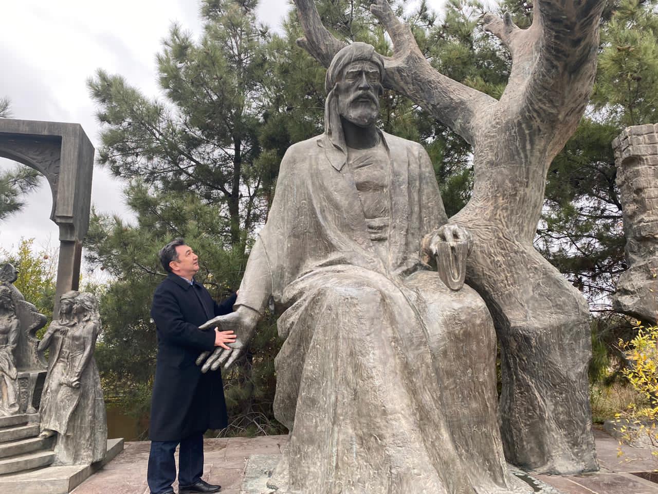 جاۋھار جىردىڭ ءتاجىن كيگەن نيزامي