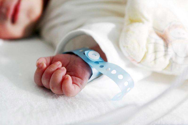 مۇزداتقىشتاعى نارەستە ءولىمى: ادۆوكات سوت قۇرامىن وزگەرتۋدى تالاپ ەتتى