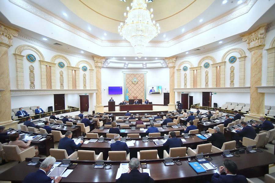 كوكەيكەستى ماسەلەلەر – سەناتورلار نازارىندا