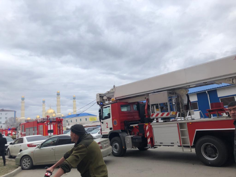 كوكشەتاۋدا 9 قاباتتى تۇرعىن ۇيدە ءورت شىعىپ,  25 ادام ەۆاكۋاتسيالاندى