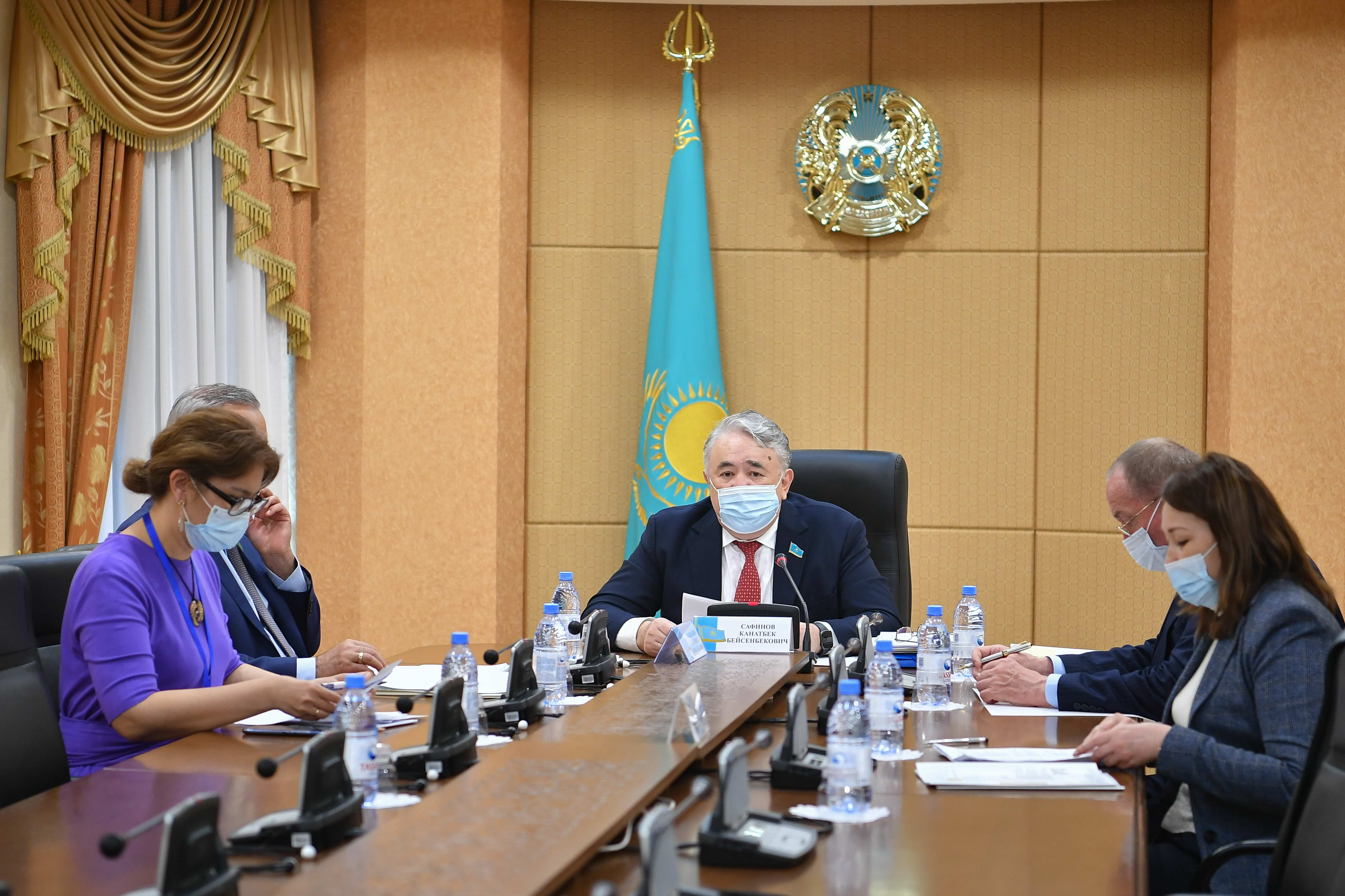 سەناتتا زياتكەرلىك مەنشىك قۇقىعىن قورعاۋ ماسەلەلەرى تالقىلاندى