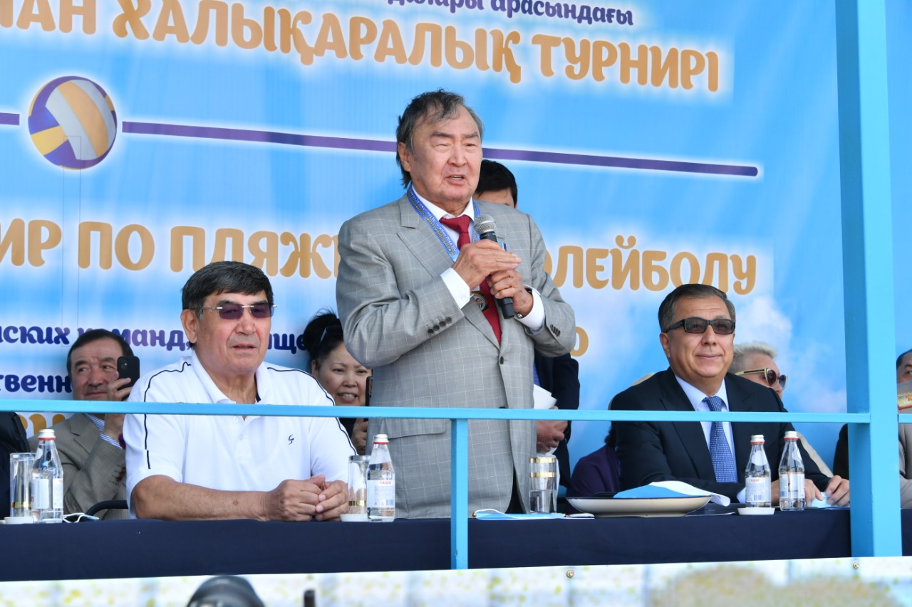 قازۇۋ-دا ولجاس سۇلەيمەنوۆتىڭ 85 جىلدىعىنا وراي تۋرنير باستالدى