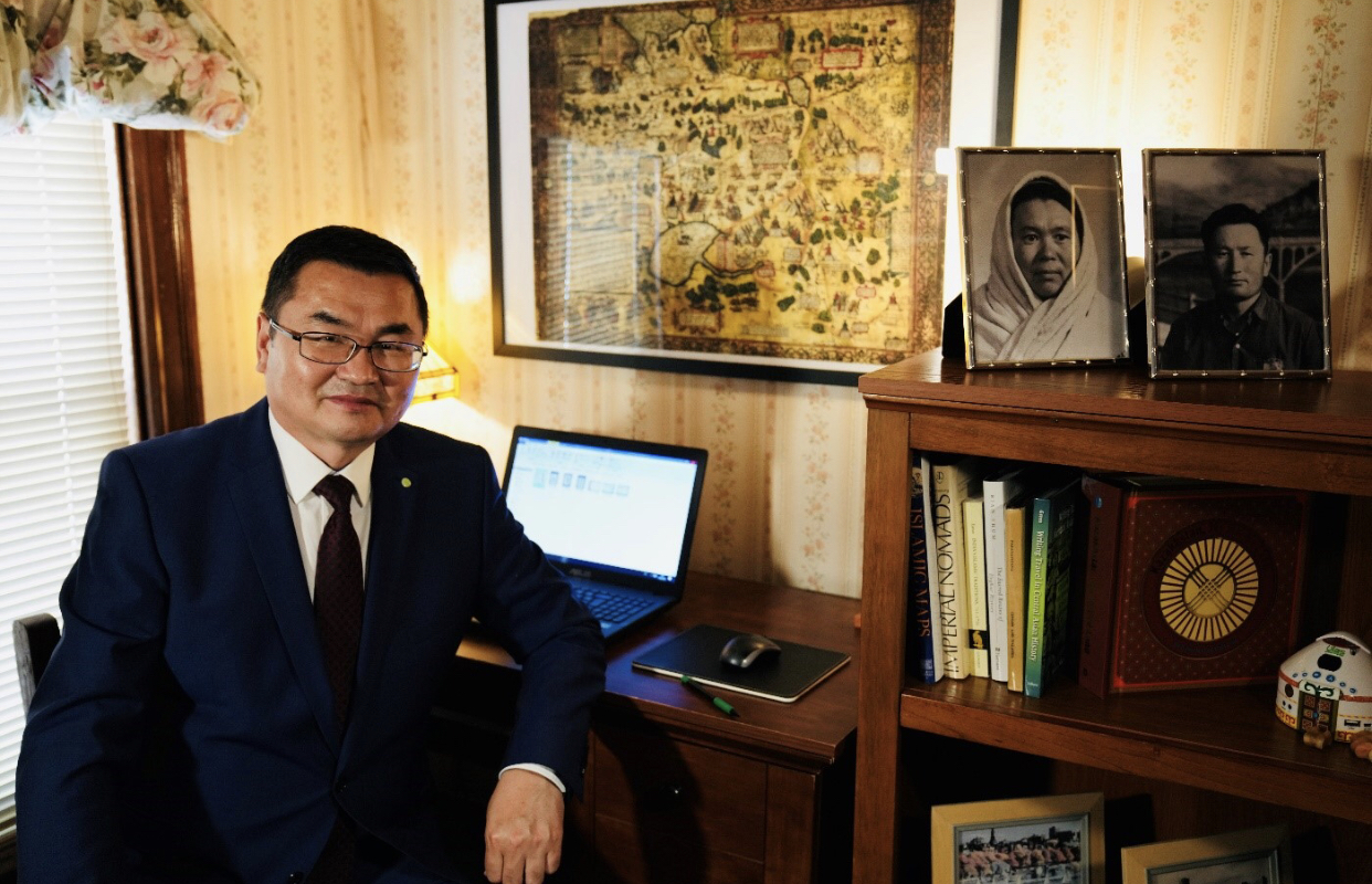 قازاقتىڭ كونە كارتالارىن زەرتتەپ ءجۇر