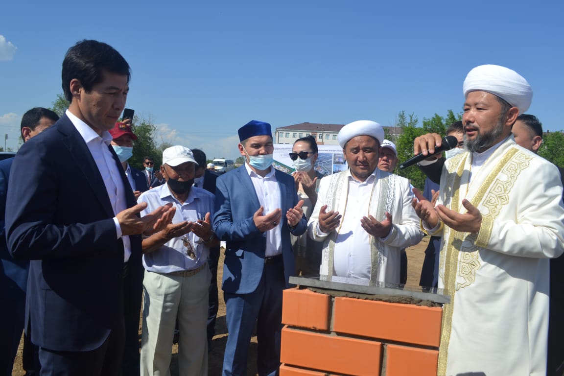 ورال قالاسىندا جاڭا مەشىتتىڭ قازىعى قاعىلدى