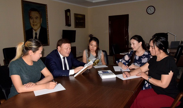 تاريحى باي تاربيە مەن ءبىلىم