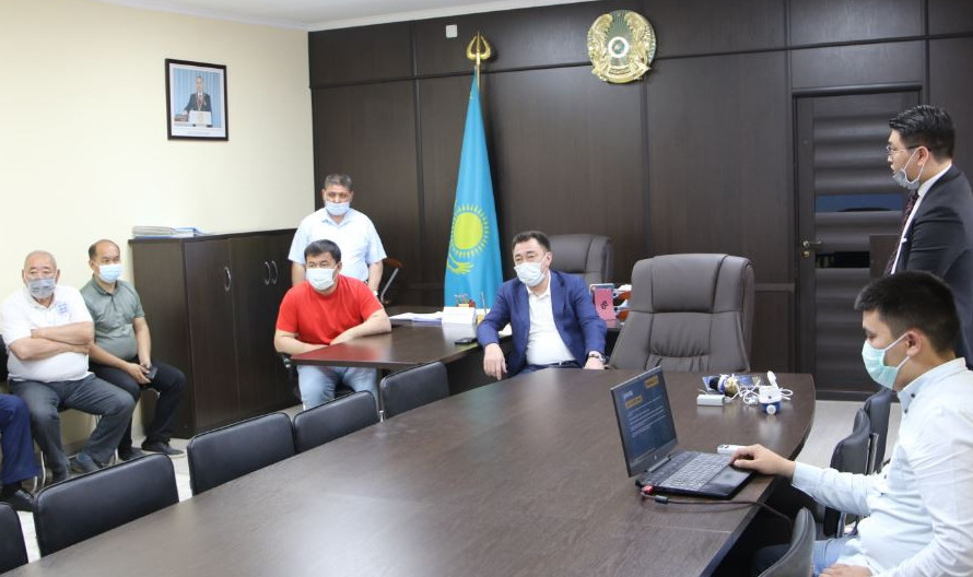 سۋ كورسەتكىشىن قاشىقتان قابىلدايتىن جوبا تانىستىرىلدى