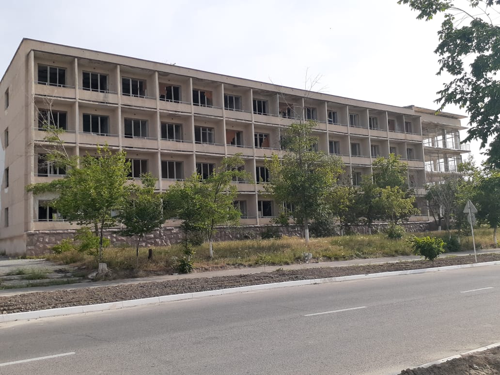 قاراۋسىز قالعان عيمارات اكىمدىك مەنشىگىنە ءوتتى