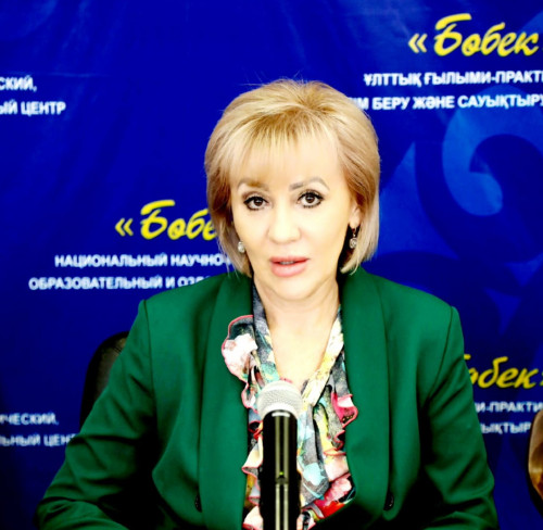 گيمنازيا تۇلەكتەرىن  مەكتەپ بىتىرۋىمەن قۇتتىقتادى