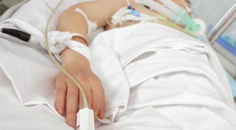 اتىراۋدا جول اپاتىنان زارداپ شەككەن بالاعا كۇردەلى وتا جاسالدى