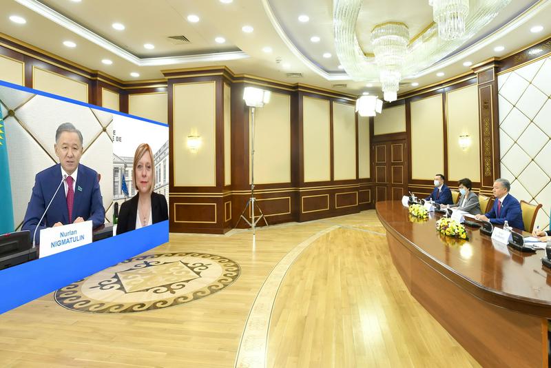 پارلامەنتارالىق بايلانىسقا باسىمدىق