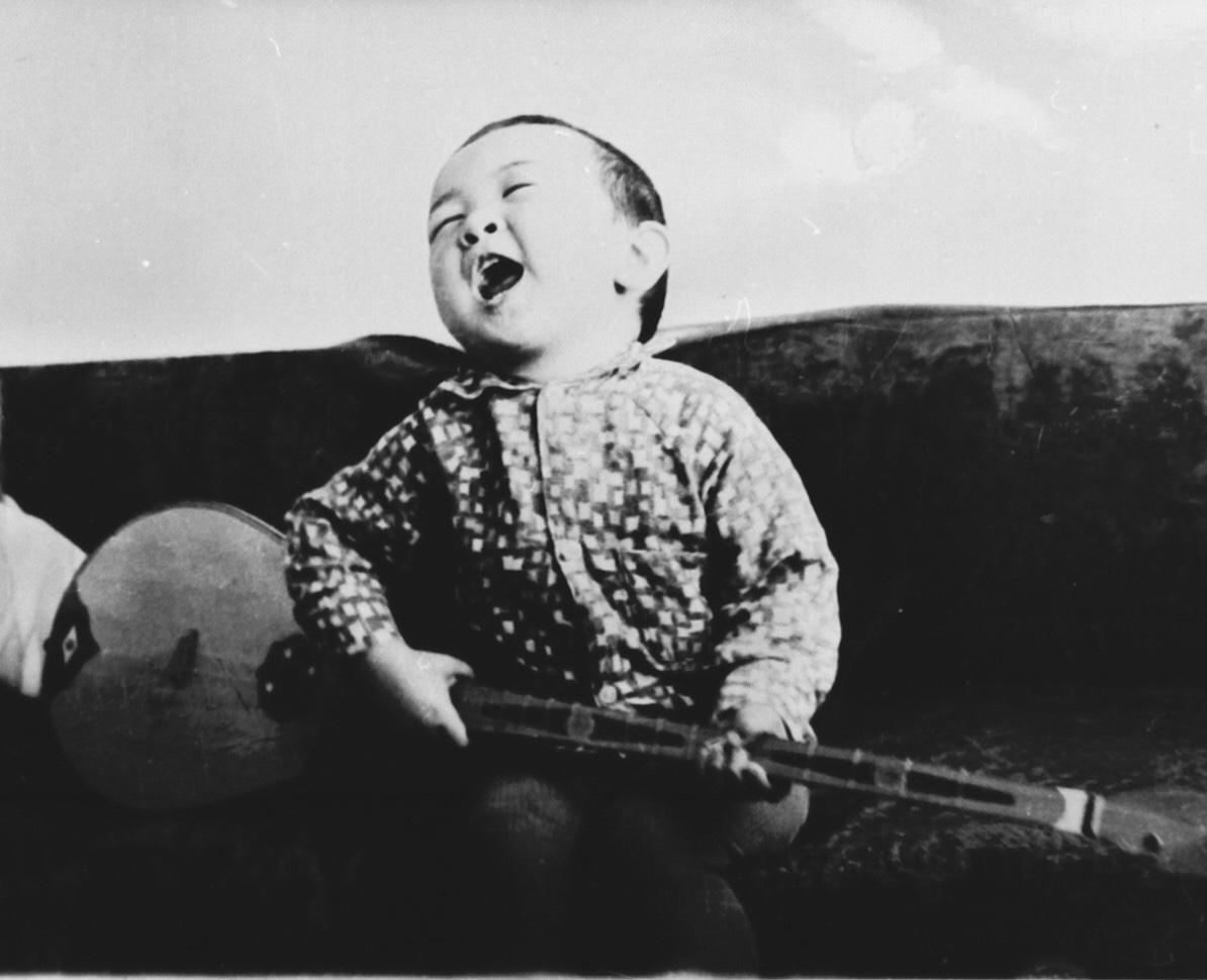 قىرسىق بالاعا «ءان سالدىرعان»...