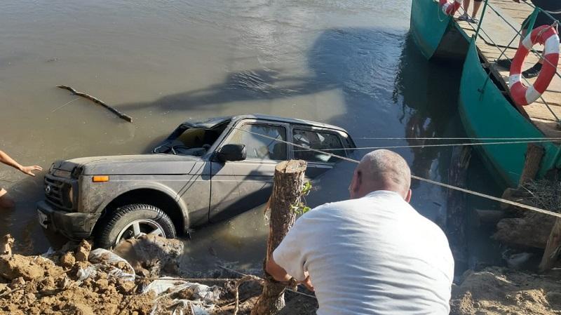 بقو-دا جۇرگىزۋشى اۆتوكولىگىمەن جايىق وزەنىنە باتىپ كەتتى