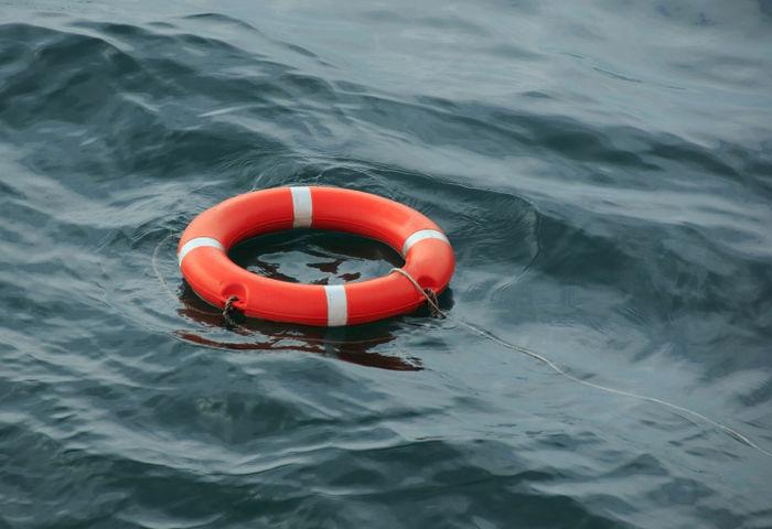 اتىراۋلىق تۇرعىن جايىققا قۇلاعان بالاسىن قۇتقارىپ قالدى