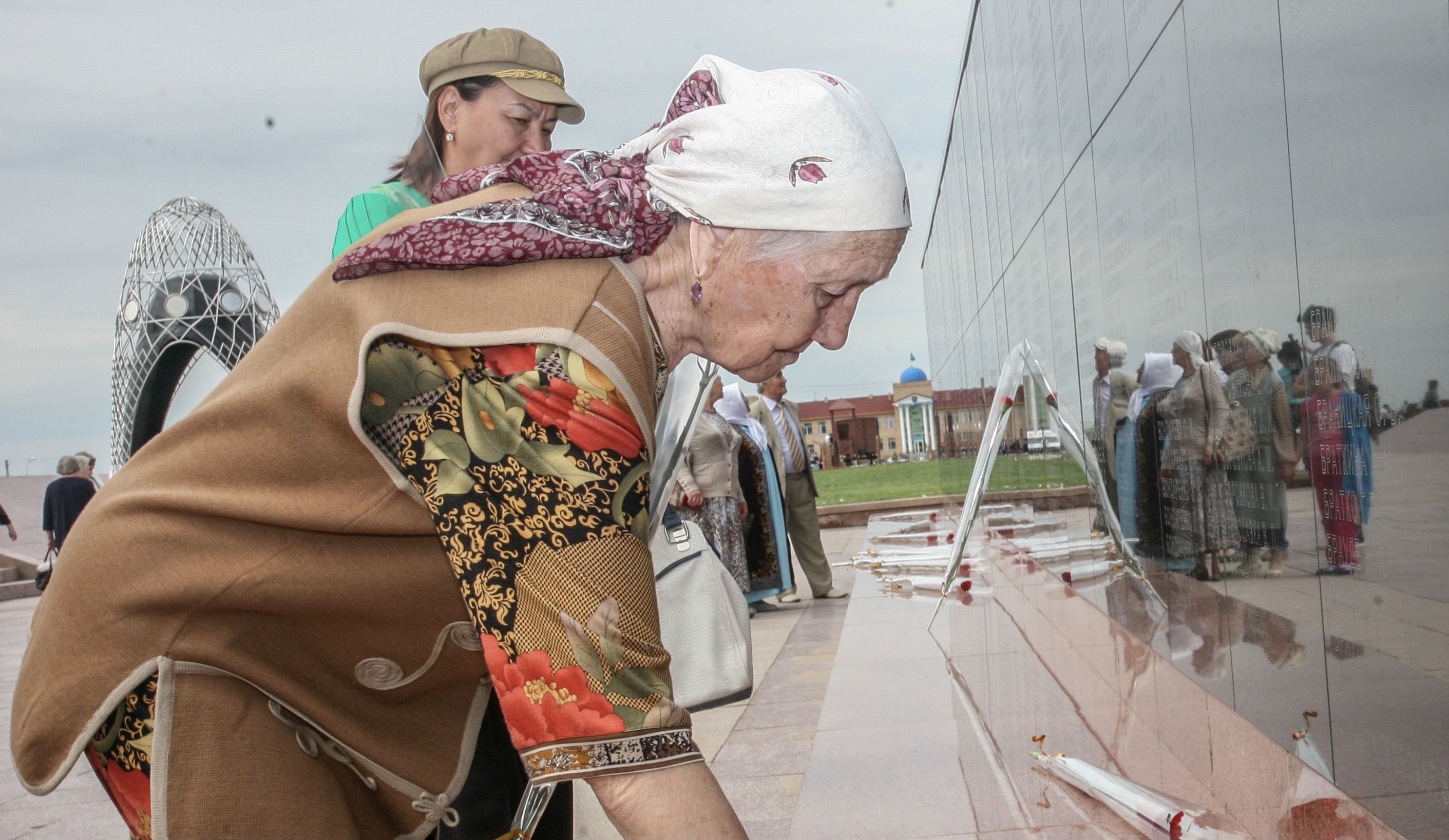 قاسىرەتتى تاريحتان تاعىلىم العان ەلمىز