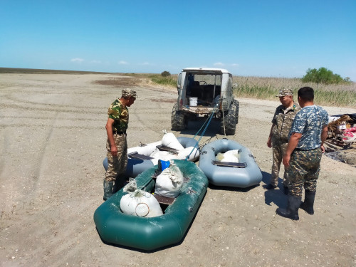 كاسپي جاعالاۋىنان براكونەرلەر تۇرعان بازا تابىلدى