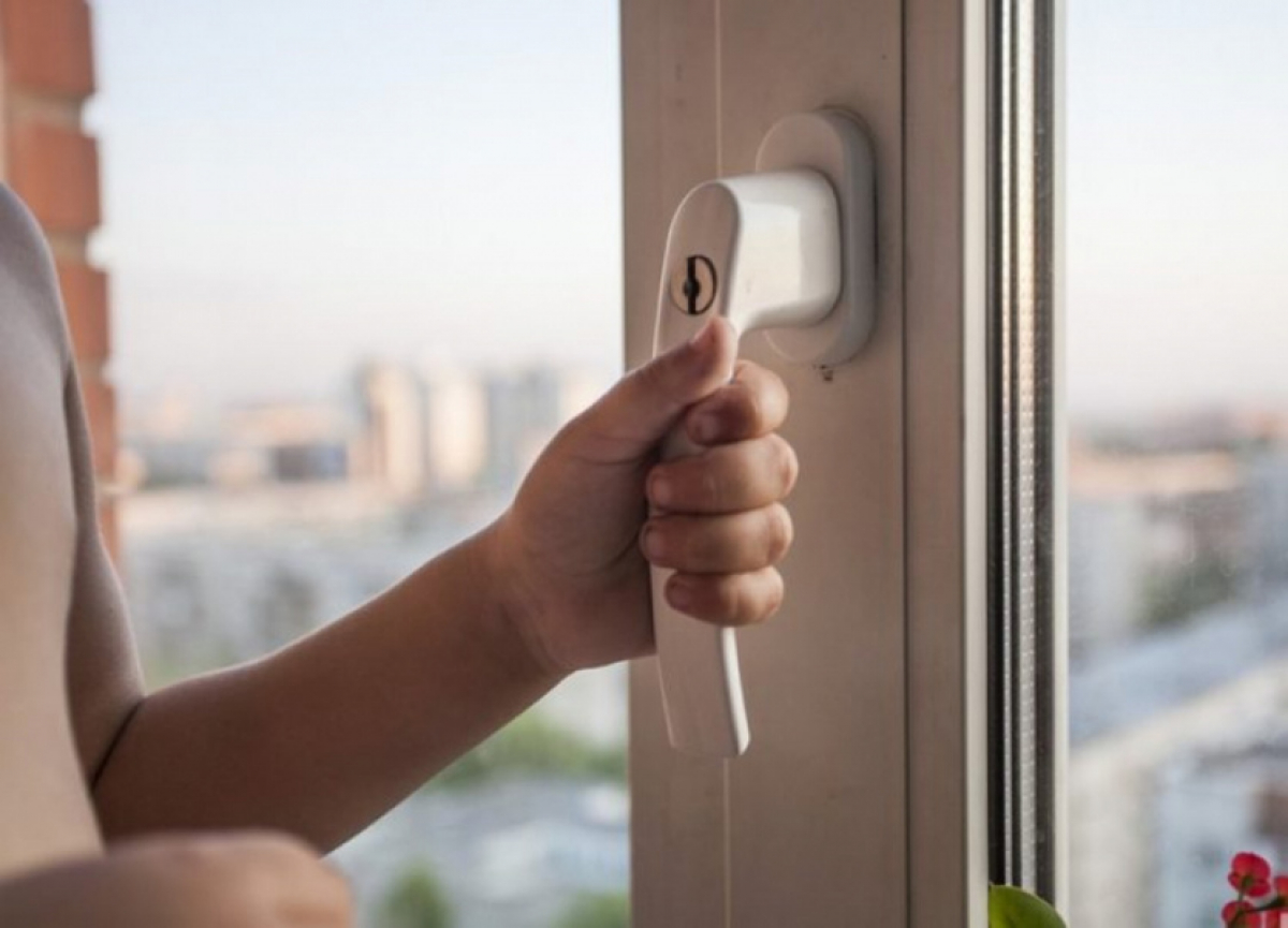 اتىراۋدا 3-قاباتتان قۇلاعان بالا جانساقتاۋ بولىمىندە جاتىر