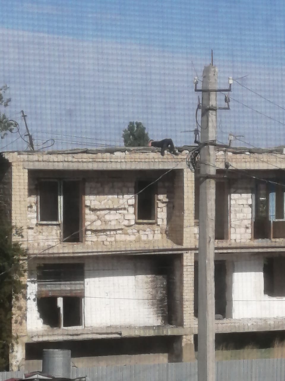 اتىراۋدا 2-قاباتتان سەكىرمەك بولعان بوزبالا قۇتقارىلدى