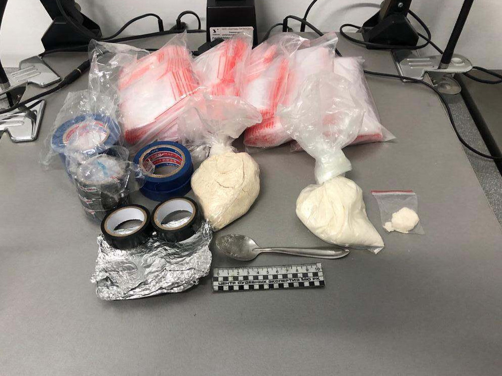 اتىراۋدا 24 ملن تەڭگەنىڭ ەسىرتكىسىن ساتپاق بولعاندار ۇستالدى