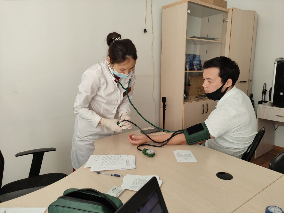 تەاتر ۇجىمى ەكپە سالدىردى