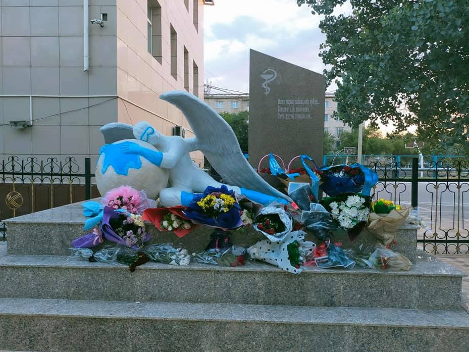 دارىگەرلەرگە ەسكەرتكىش ورناتىلدى