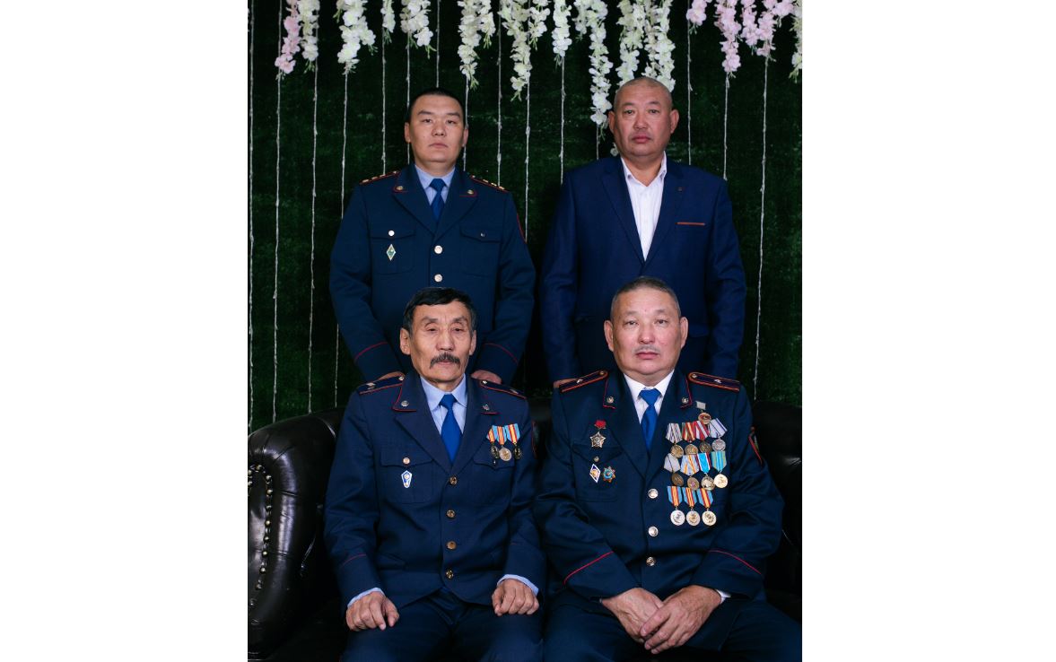 بوزاەۆ اۋلەتىنىڭ بەلەسى