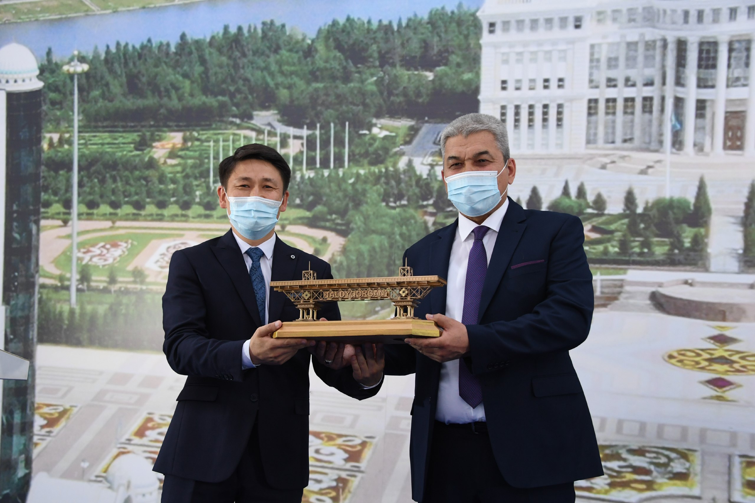 تاۋەلسىزدىكتىڭ 300 ءساتى