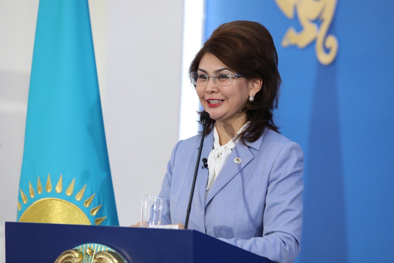 ا.بالاەۆا باق جەتەكشىلەرىمەن كەزدەستى