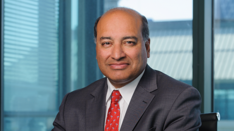 پرەزيدەنتتىك جاستار كادرلىق رەزەرۆىنىڭ مۇشەلەرى سۋما چاكرابارتيمەن كەزدەستى