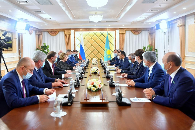 ماۋلەن اشىمباەۆ ۆالەنتينا ماتۆيەنكومەن كەزدەستى