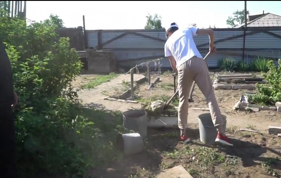 بەسقاراعاي جاستارى ارداگەرلەرگە كومەكتەستى