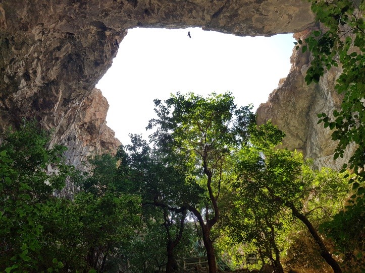 اقمەشىت ۇڭگىرى – تابيعات سىيى