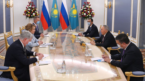 ەلباسىنىڭ ەڭبەگىن ەرەكشە اتادى