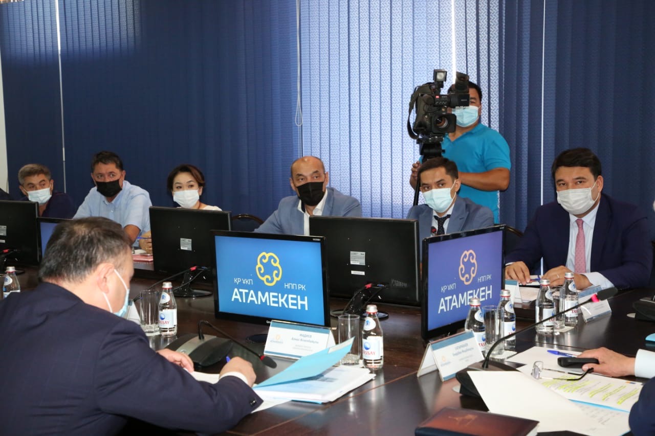 پرەزيدەنتتىڭ كومەكشىسى جامبىل ءوڭىرىنىڭ كاسىپكەرلەرىمەن كەزدەستى