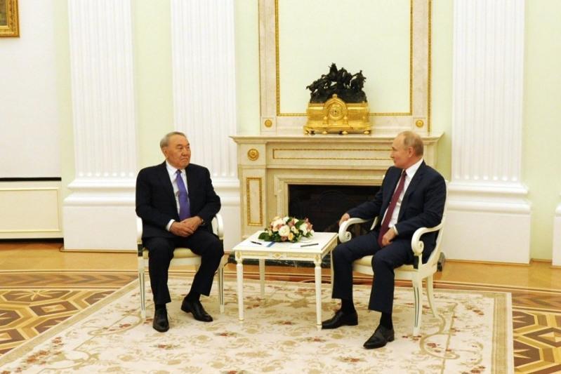 كرەملدە ەلباسى مەن ۆلاديمير ءپۋتيننىڭ كەزدەسۋى ءوتىپ جاتىر