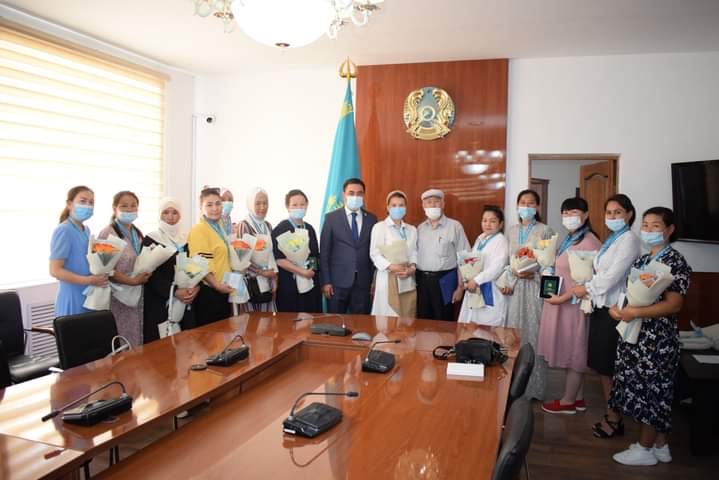 اتىراۋدا كوپ بالالى انالار ماراپاتتالدى