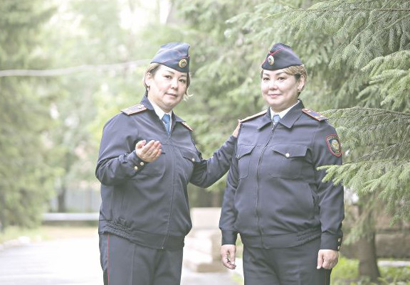 ەگىز پوليتسەيلەر