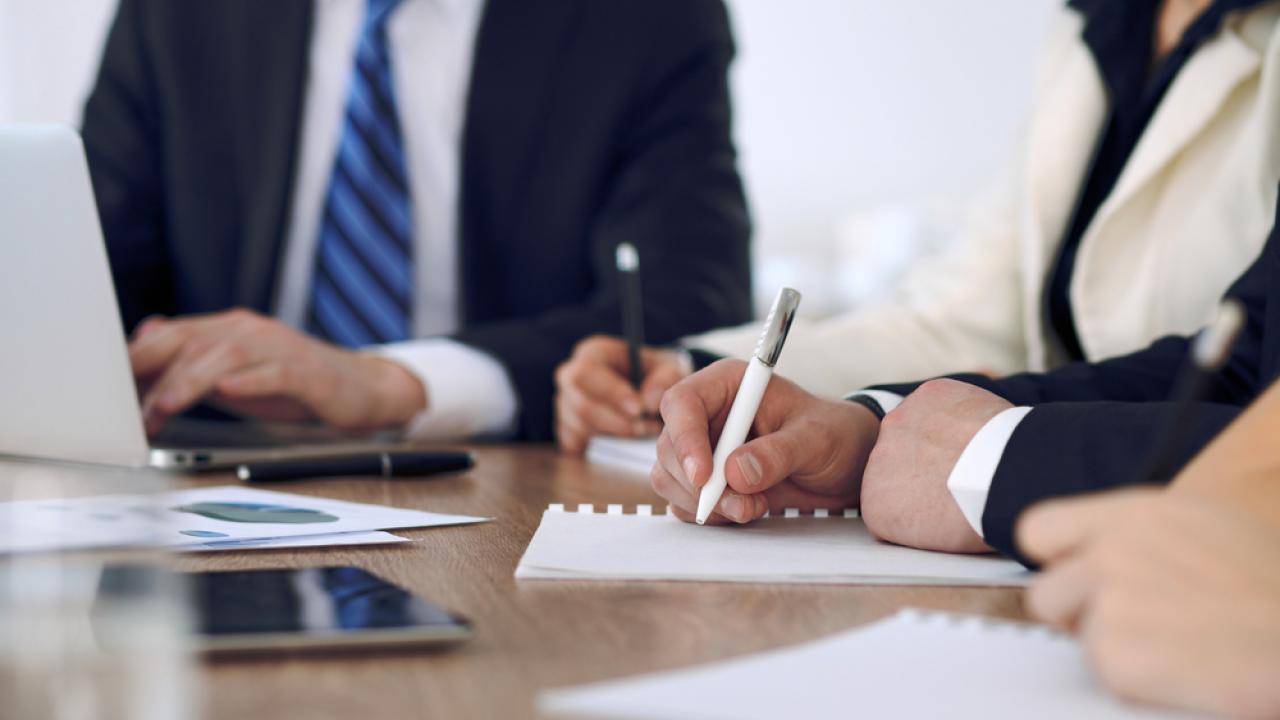 اتىراۋدا وكرۋگ اكىمىنىڭ سايلاۋىنا 73 ۇمىتكەر ۇسىنىلدى