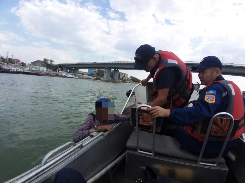 اتىراۋدا جايىققا باتقان زەينەتكەر قۇتقارىلدى