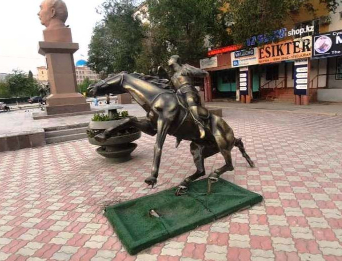 اتىراۋدا جىلقى ءمۇسىنىن بۇلدىرگەن ەر ادام 5 تاۋلىككە قامالدى