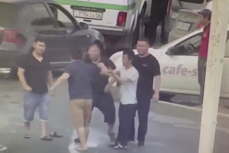 اتىراۋدا كوشەدە توبەلەسكەن جىگىتتەر جازالاندى