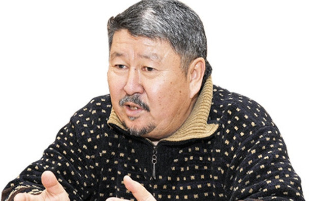 تىلەۋبەردى بيناشەۆ: تاپسىرىس شىعارماشىلىقتى تاپتاپ بارادى