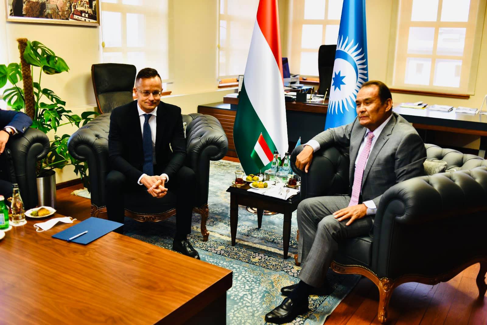 تۇركى كەڭەسىنىڭ باس حاتشىسى ۆەنگريانىڭ سىرتقى ىستەر جانە سىرتقى ساۋدا مينيسترىمەن كەزدەستى